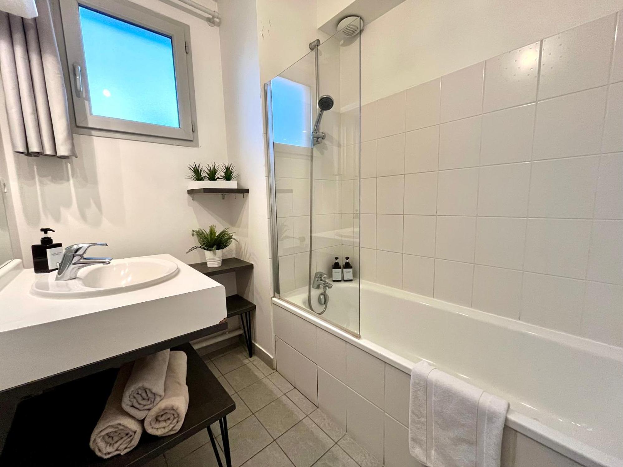 Bngo I Immense Rooftop Lyon I 2 Chambres, 4 Places Parkings, 2 Immenses Terrasses, 8 Personnes Dış mekan fotoğraf